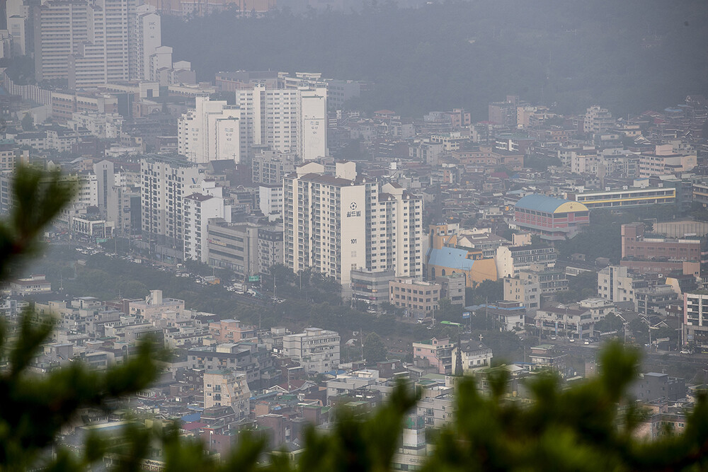 [전세 사라지나③] 전세 줄면 집값도...
