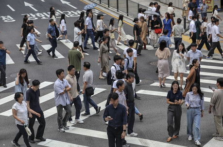 [청년월급③] 청년 짓누르는 '월급의 한계', 문제는 사회구조다