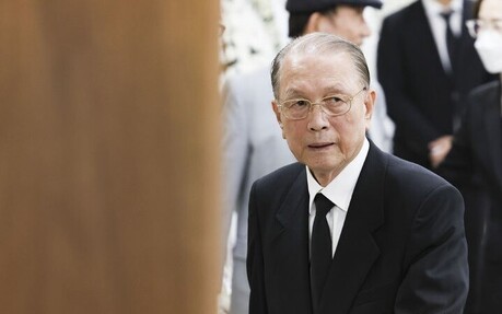 '위험한 법 기술자' 김기춘 서훈 취소될까