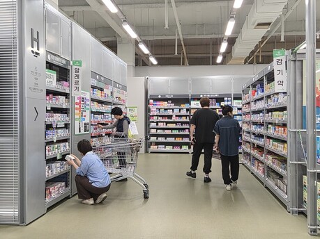 '창고형 약국' 확산에 동네 약국들 "문 닫을 판"