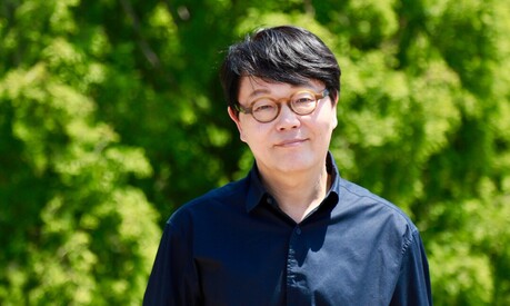 "알 수 없는 당신을 환대하는 가장 윤리적인 사랑의 방식"