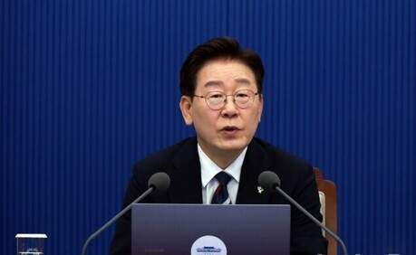 지지율 하락 李, 잇단 경고…당권투쟁은 격화