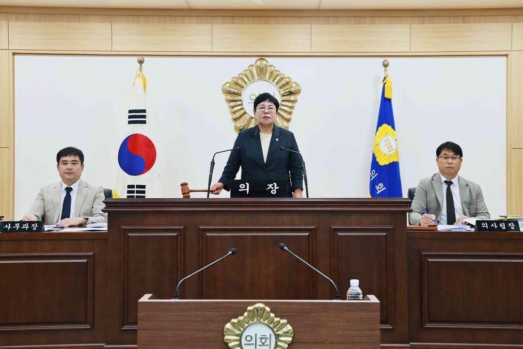 진도군의회, 해외연수비 전액 반납…&...