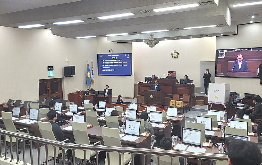 양산시의회, 제9대 개원 3주만에 겨...