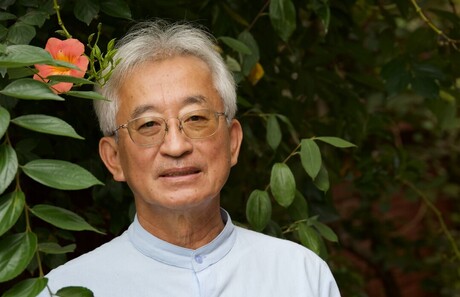 "울적한 밤, 호롱불 안에 심장을 걸어둔 듯"