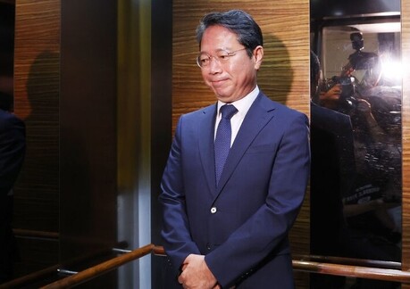 김승원 의혹 일파만파…靑 정면돌파에 우려도