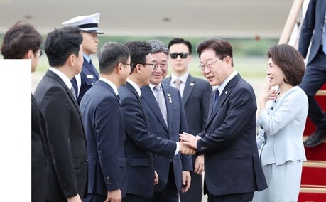 지지율 제고 안간힘 靑…잇단 악재에 사면초가