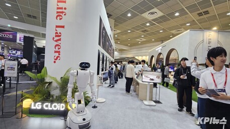 AI와 인간…삼성은 예술로, LG는 생활과 산업으로 연결했다
